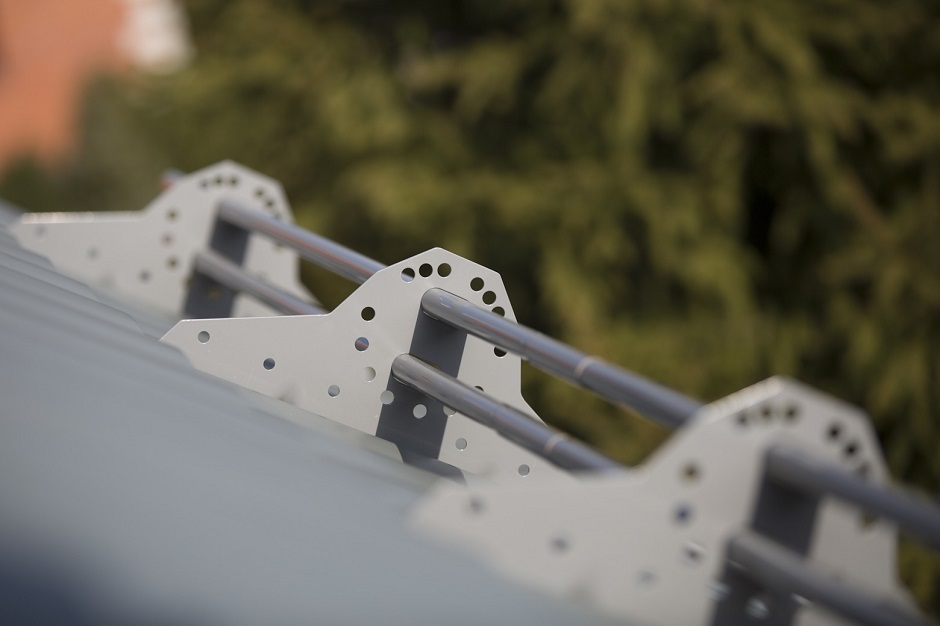 снегозадержатснегозадержатели на металлочерепицу-min