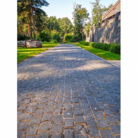 Гранитная брусчатка Габбро пилено-колотая (пиленые 2-4 боковые грани, верх колотый) 100x80x50 мм